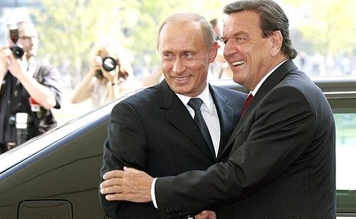 Fostul cancelar german Gerhard Schröder a participat la aniversarea lui Vladimir Putin la reședința acestuia