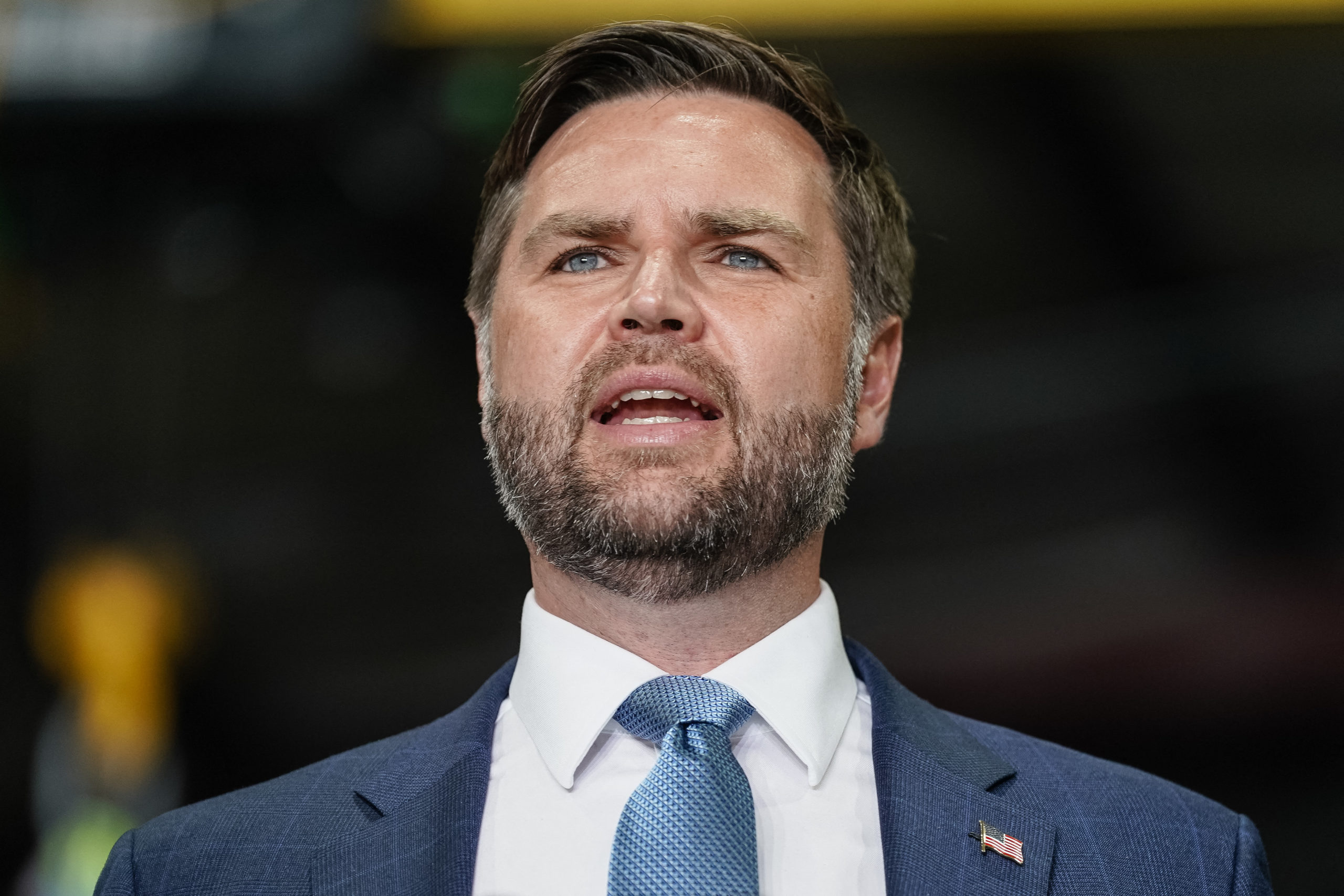 J.D Vance acuză Microsoft de utilizarea abuzivă a programului de vize pentru angajați străini