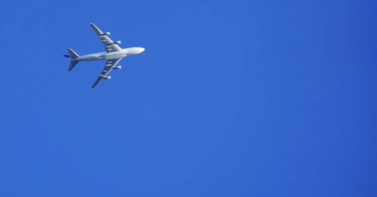 Avertisment de la Ryanair: Biletele de avion ar putea deveni mai scumpe din cauza crizei combustibilului