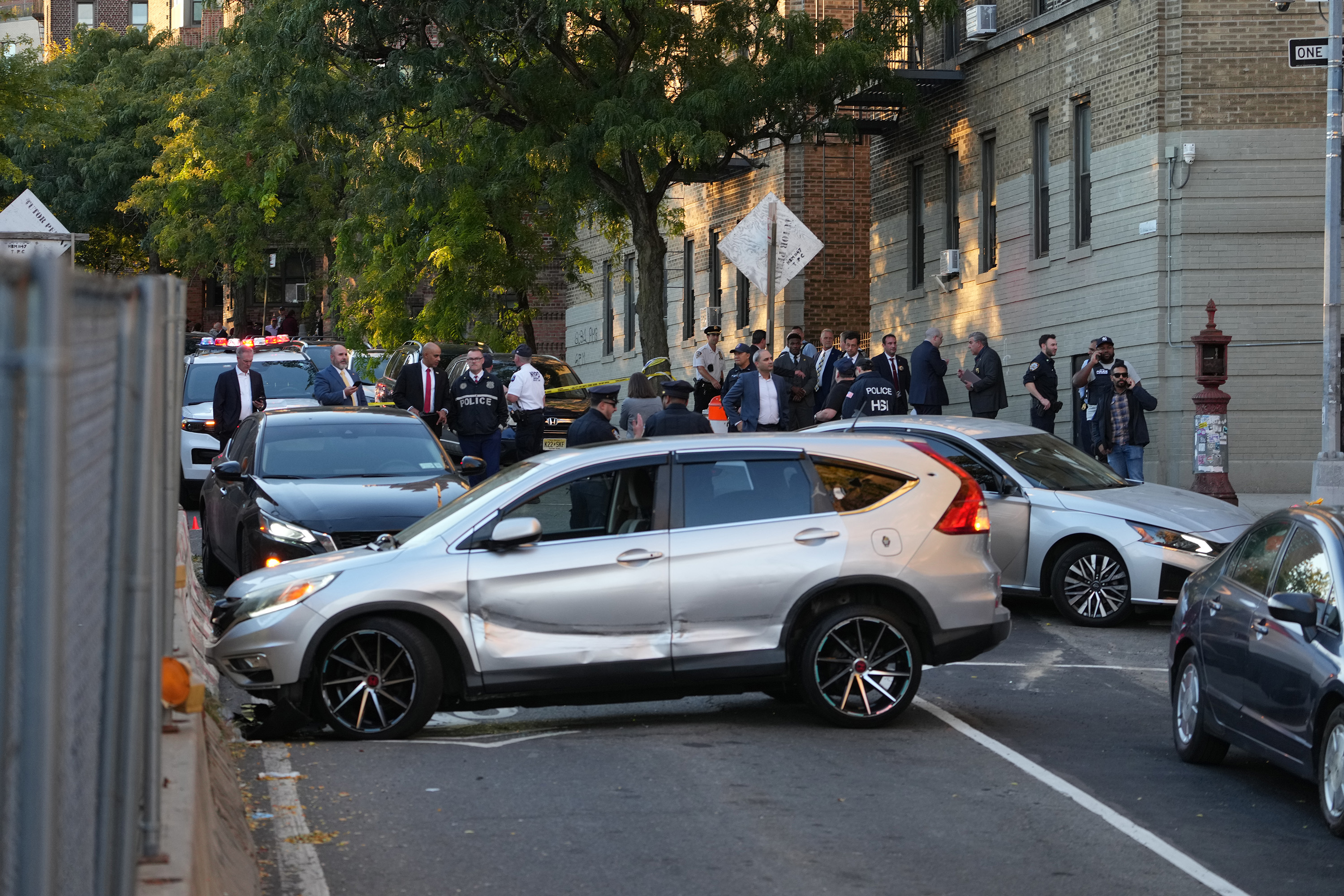 Incident violent în New York: Agent ICE a împușcat un bărbat care avea un copil în mașină