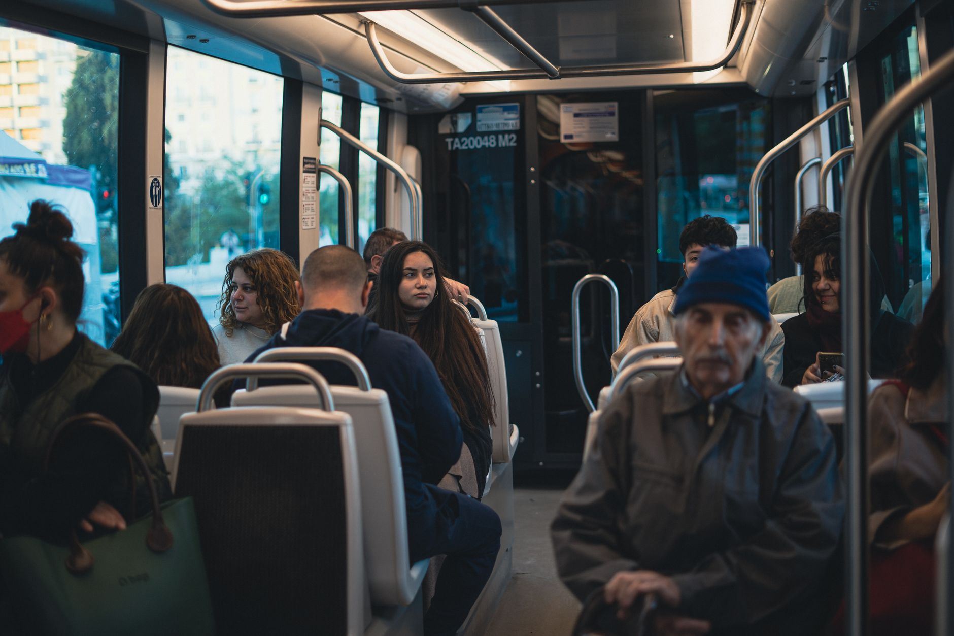 Analiză Eurostat: Cum utilizează europenii transportul în comun și unde se situează România