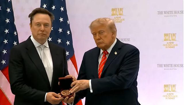Elon Musk este numit „comoară națională” de către Donald Trump la Washington