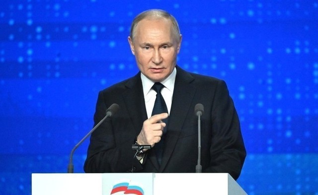 Fostul cancelar german Gerhard Schröder a sărbătorit ziua de naștere a lui Vladimir Putin la Moscova