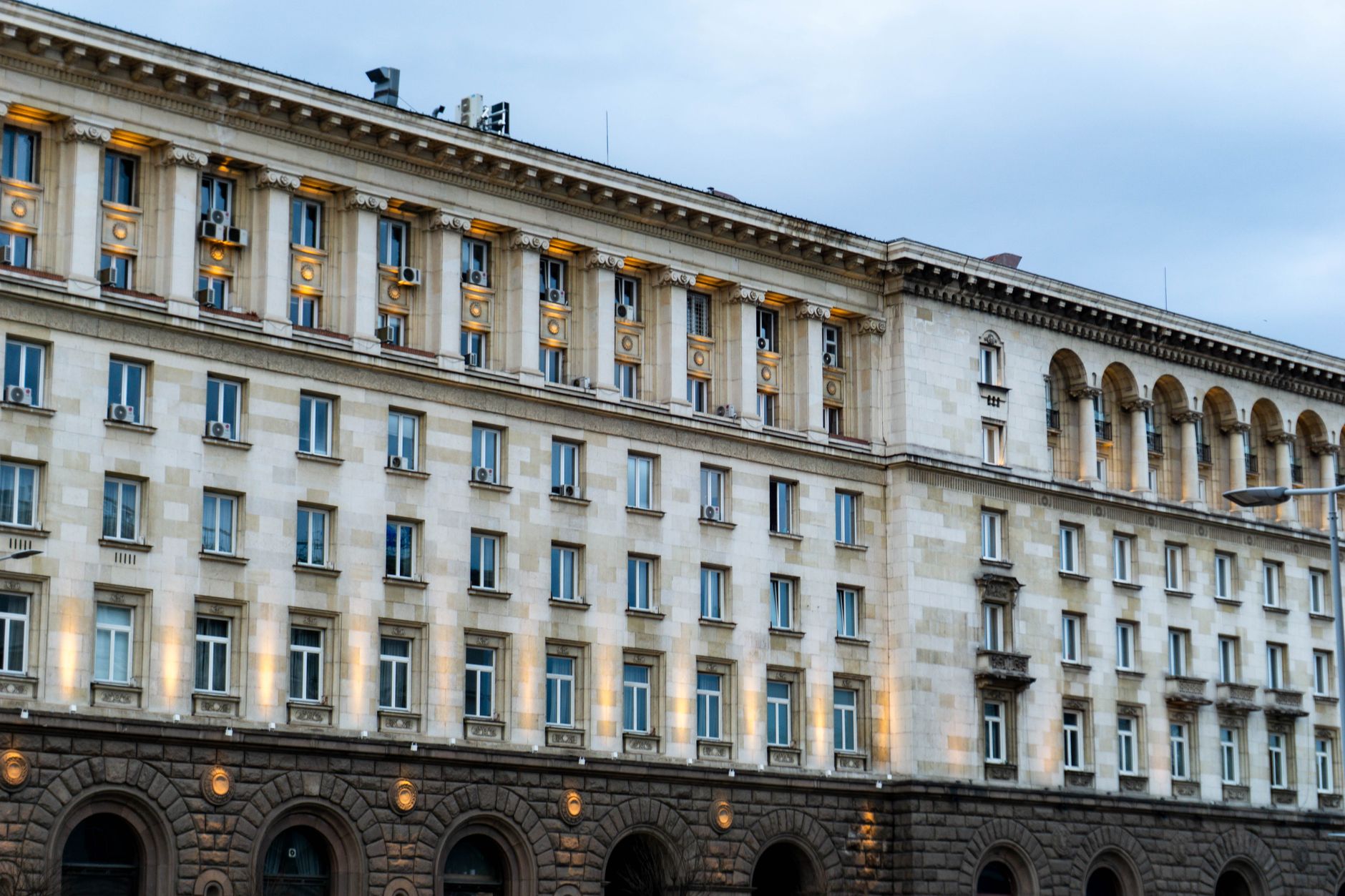 Consiliul UE adoptă noi reguli pentru stabilizarea pieței de emisii ETS2
