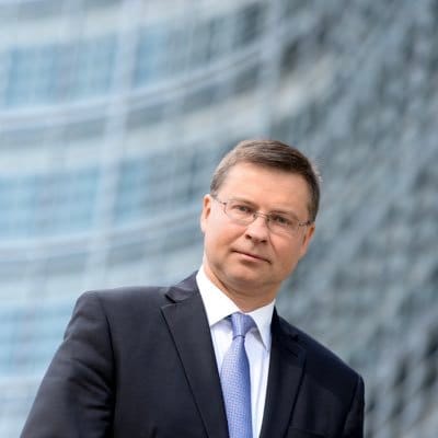 Comisia Europeană refuză implementarea unei taxe comune pe profiturile companiilor energetice