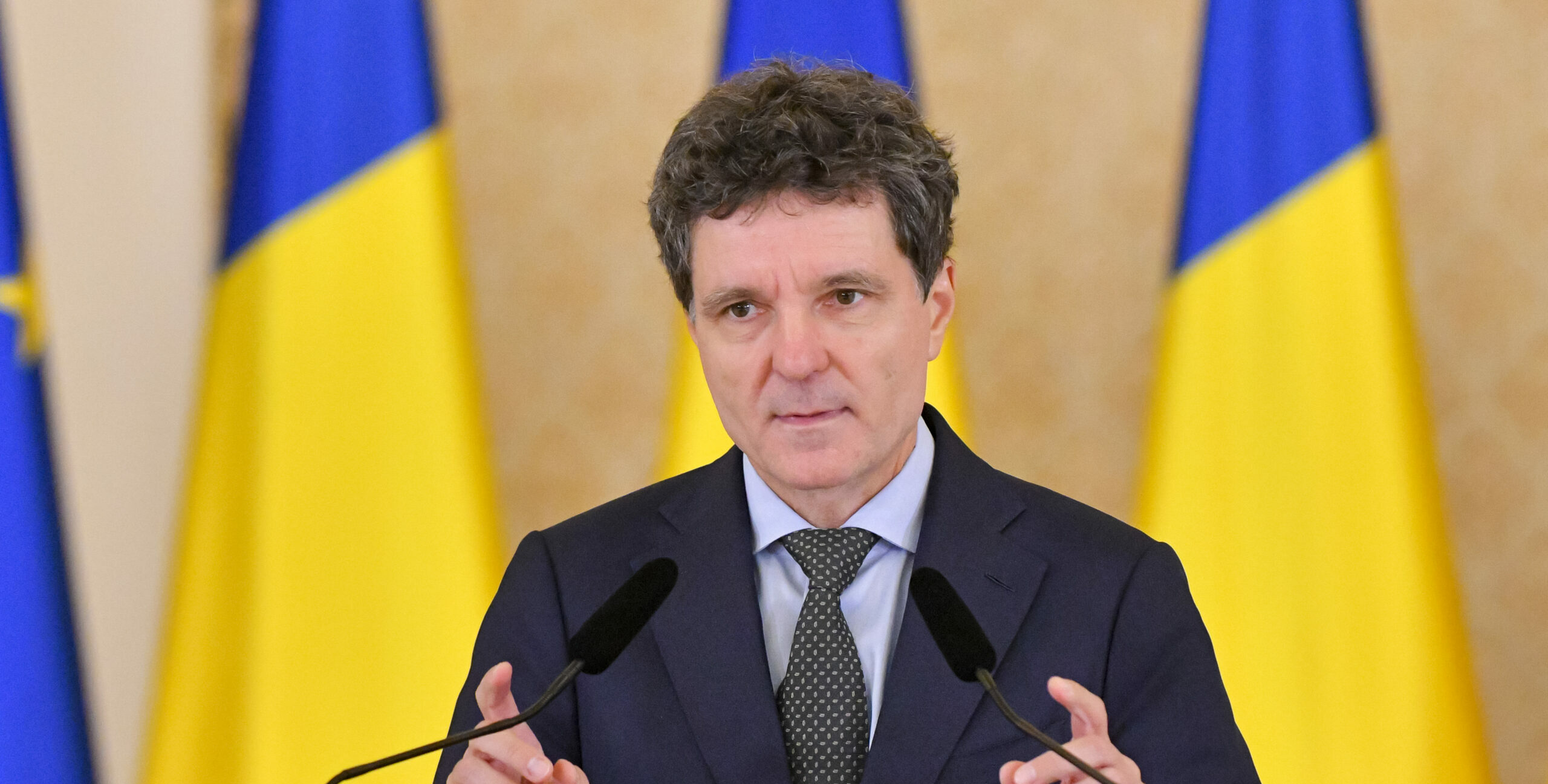 Nicușor Dan a họpit cu demnitarii pentru a stabili poziția României privind bugetul UE și securitatea regională