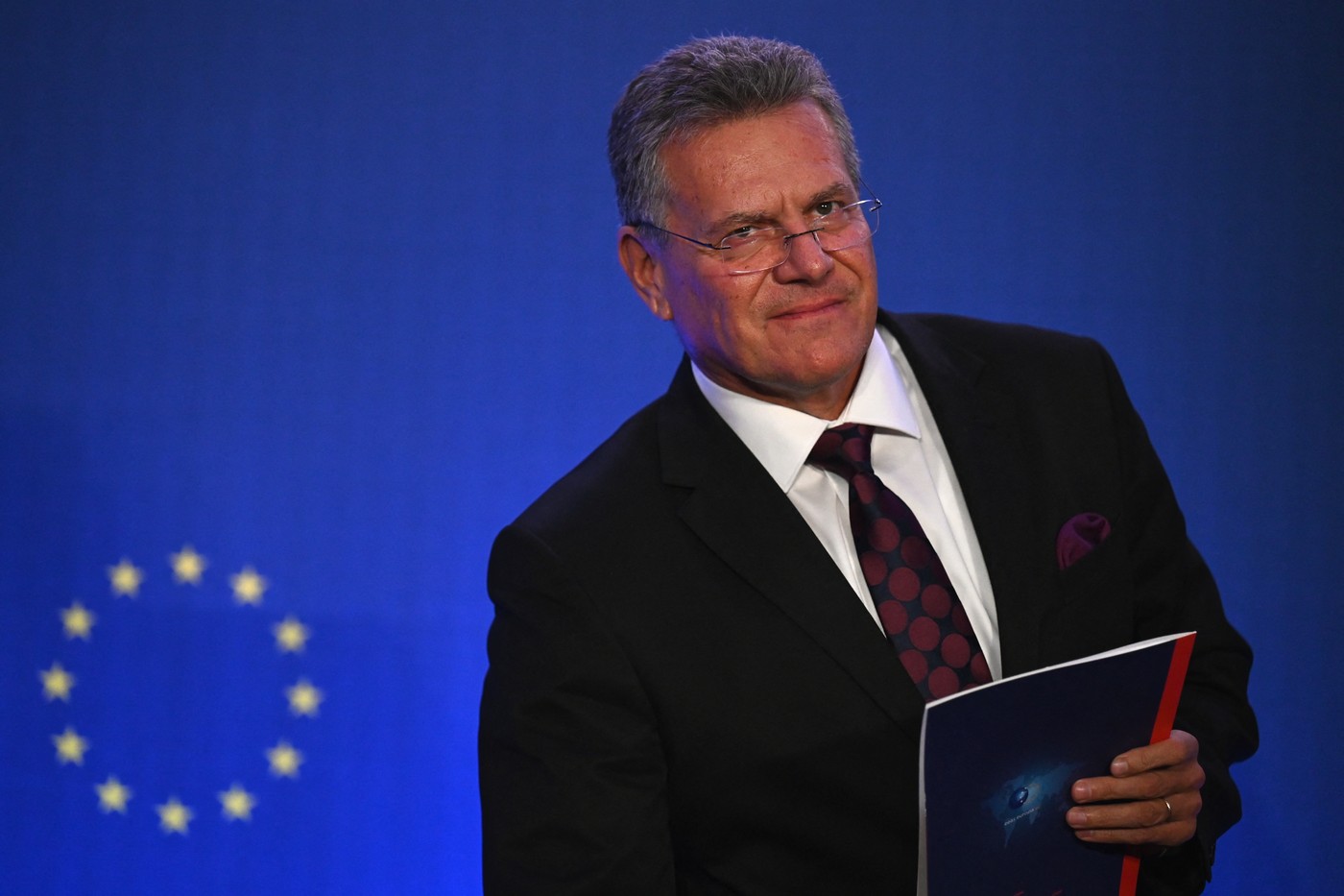Acord istoric între UE și China: Se vor reduce exporturile de mașini hibride către Europa