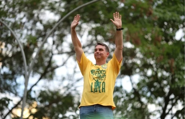 Benjamin Netanyahu l-a invitat pe Flavio Bolsonaro în Israel după succesul electoral din Brazilia
