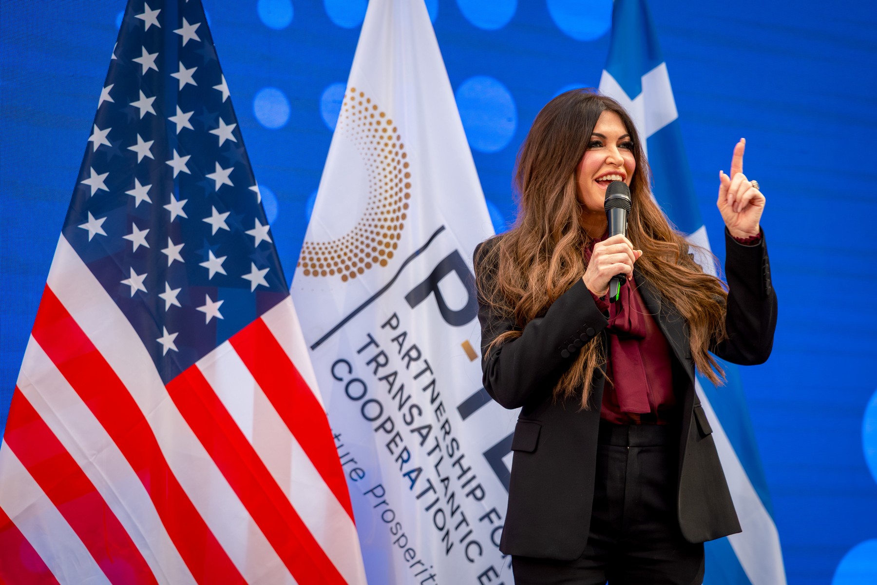 Democrații din Congres solicită documente ambasadoarei SUA în Grecia, Kimberly Guilfoyle