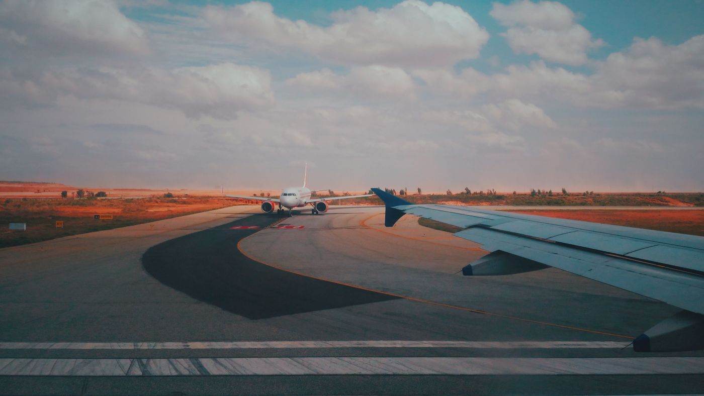 Aeroporturile din Moscova au suspendat zborurile după un atac cu drone și baloane