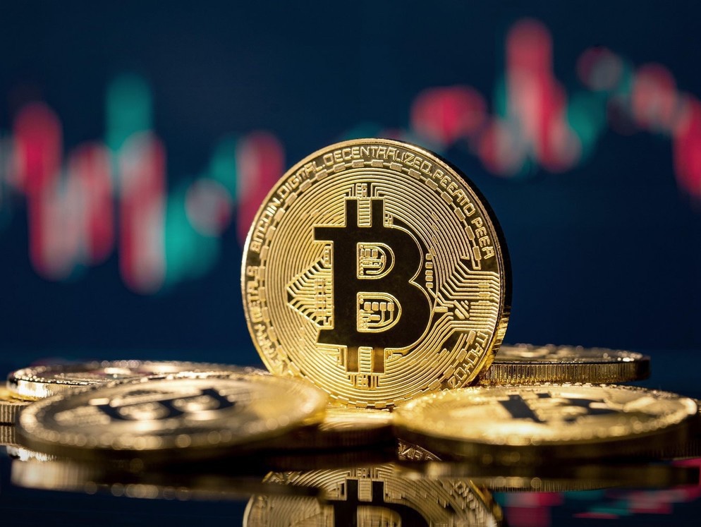 Bitcoin scade sub pragul de 76.000 de dolari după eșecul votului în Senatul SUA pentru CLARITY Act