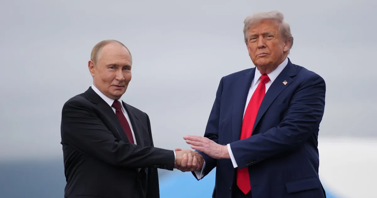 Donald Trump anunță un acord cu Vladimir Putin pentru livrarea a peste 4 milioane de tone de motorină