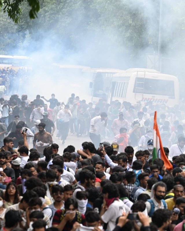 New Delhi transformată în fortăreață: mii de polițiști mobilizați pentru protestul mișcării Gândacilor
