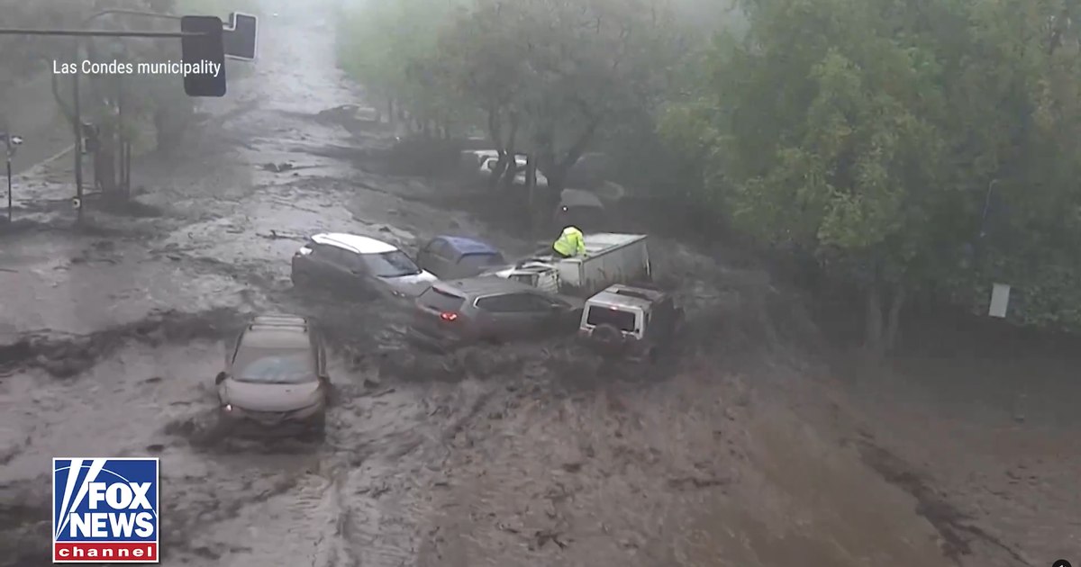 Inundații și alunecări de teren în Chile: peste 1.000 de persoane au fost evacuate în Santiago