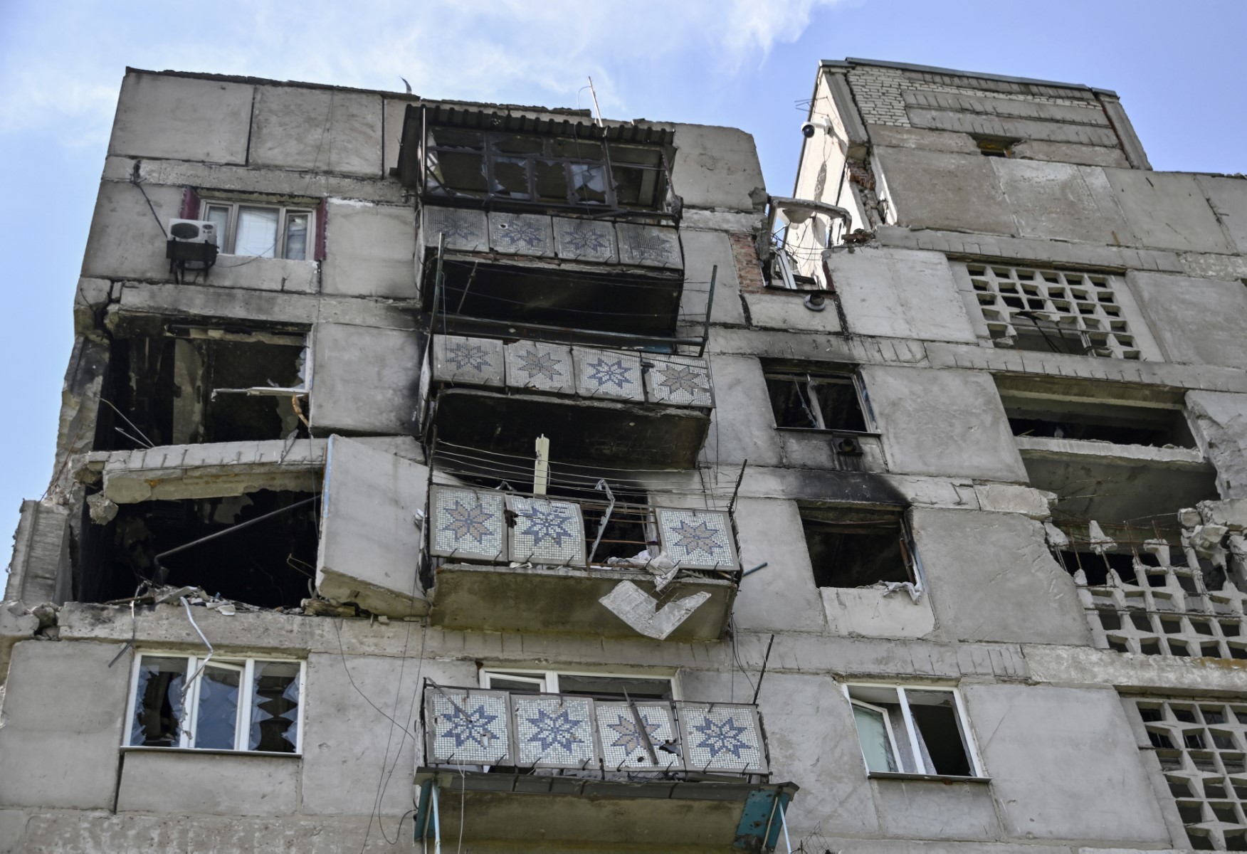 Atac rusesc asupra unui bloc de locuințe din Zaporijjia: patru morți și trei răniți