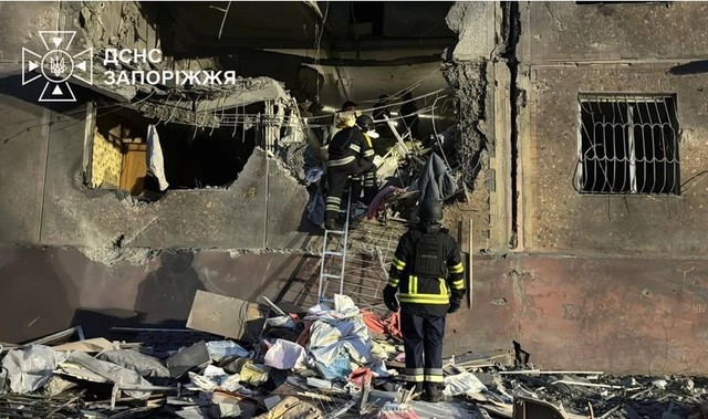 Atac rus asupra unui bloc de locuințe din Zaporojie: cel puțin 11 morți, inclusiv trei copii