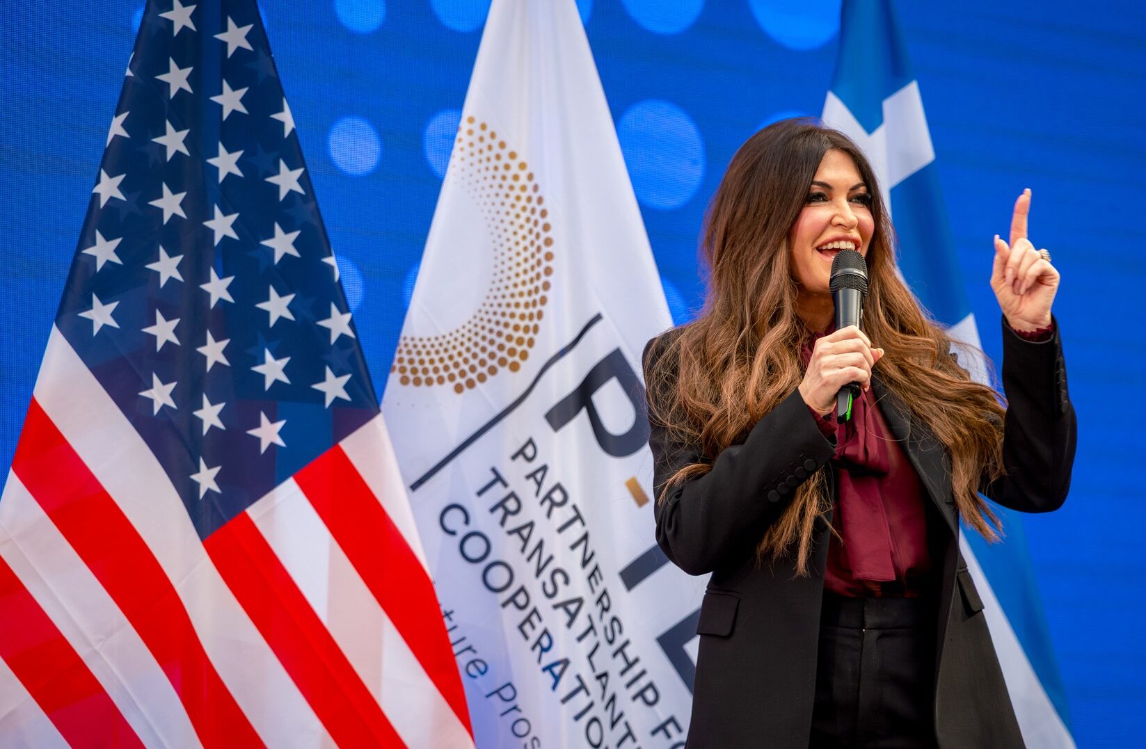 Ministrul grec al Afacerilor Externe refuză convocarea ambasadorului SUA Kimberly Guilfoyle