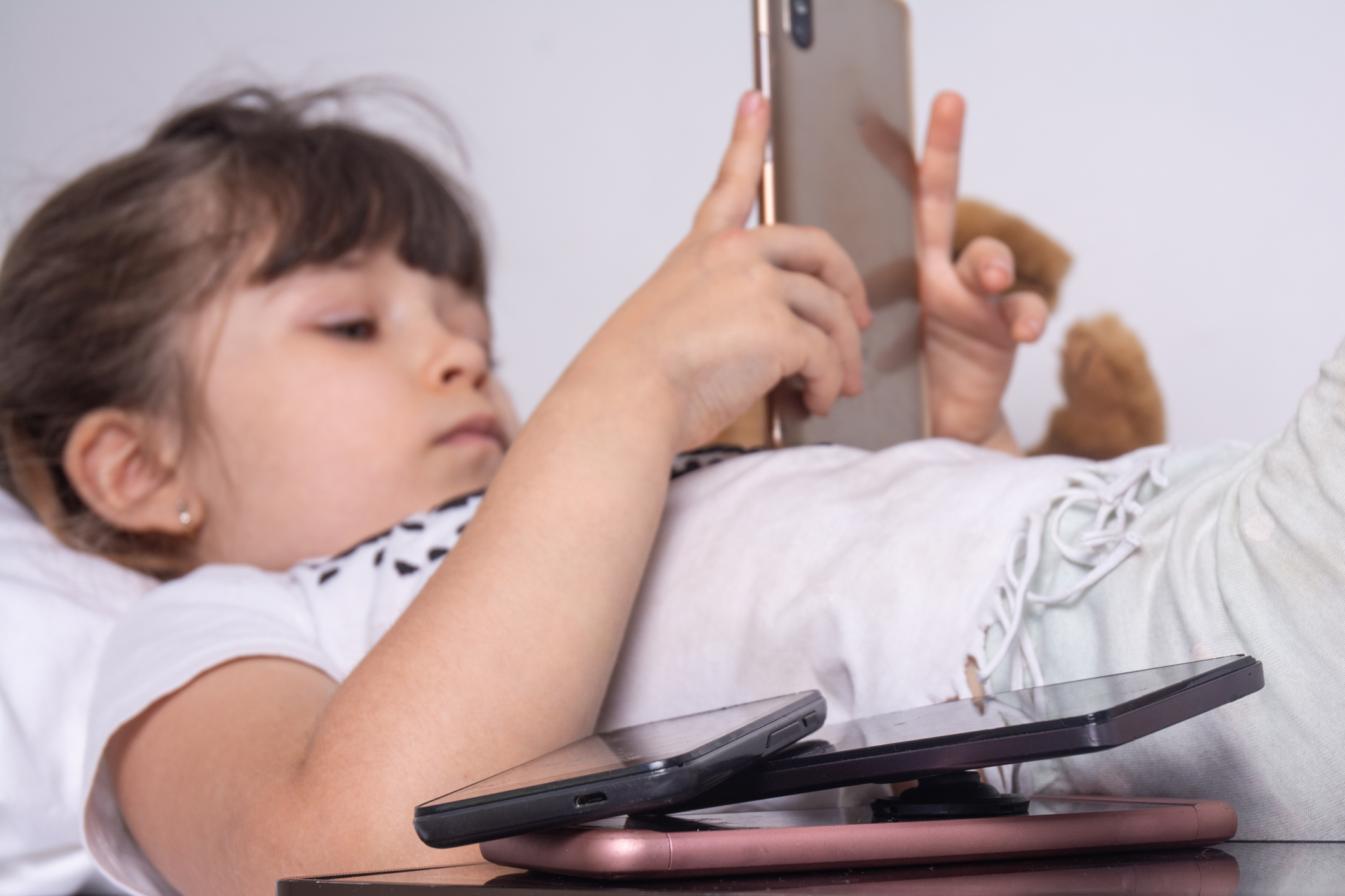 Uniunea Europeană propune interzicerea accesului la rețelele de socializare pentru copiii sub 13 ani