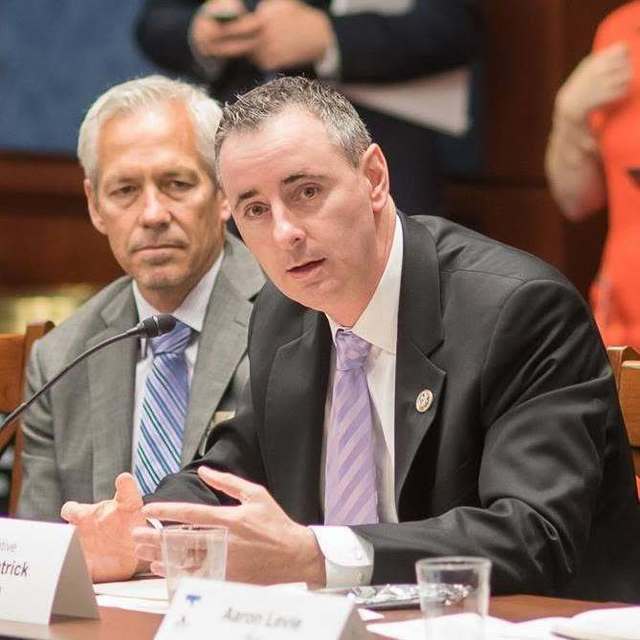 Un republican din Congres vrea să blocheze acordul petrolier încheiat de Trump cu Rusia