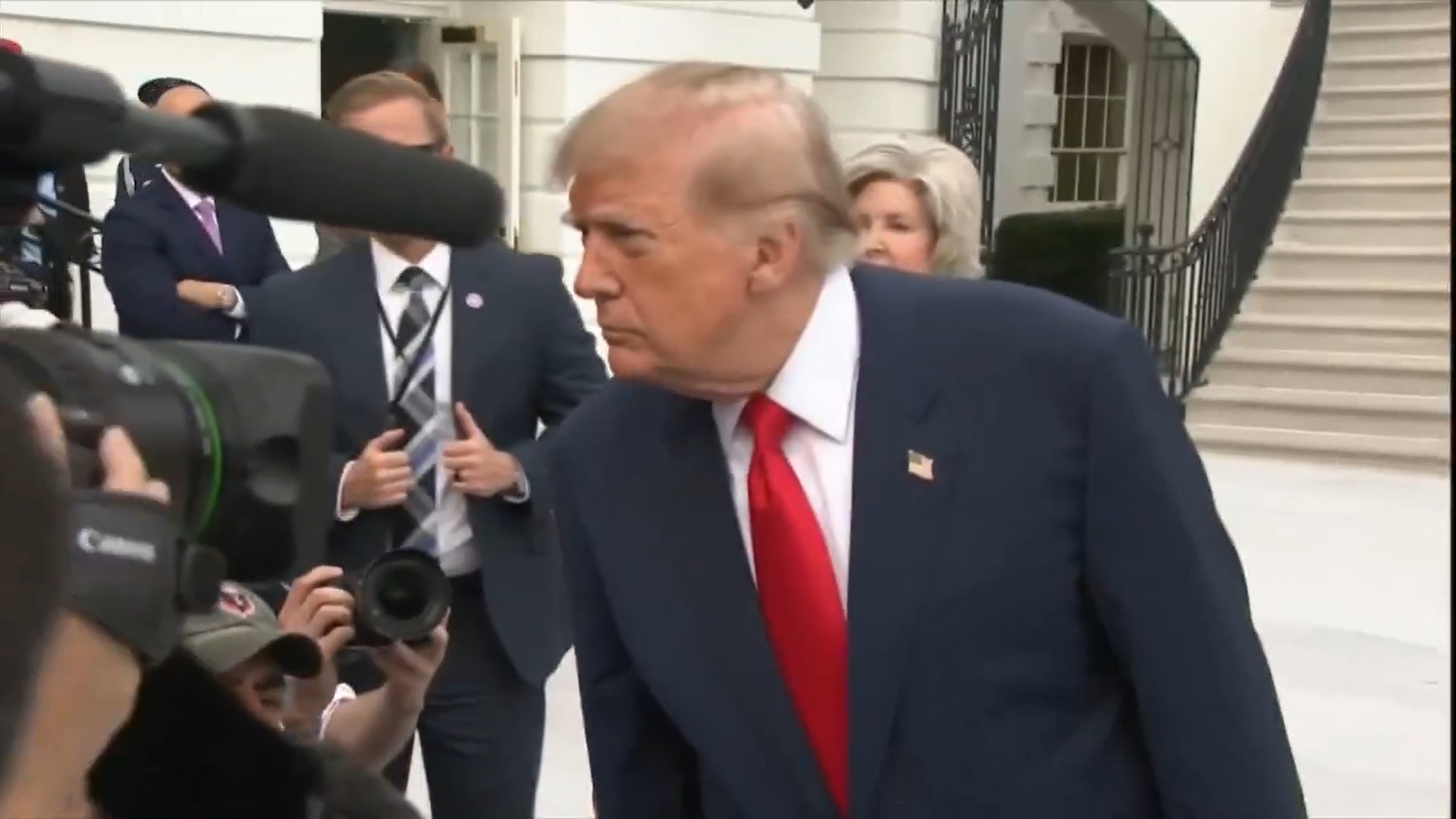 Donald Trump a reacționat la acuzațiile de comportament neadecvat aduse ambasadoarei SUA în Grecia