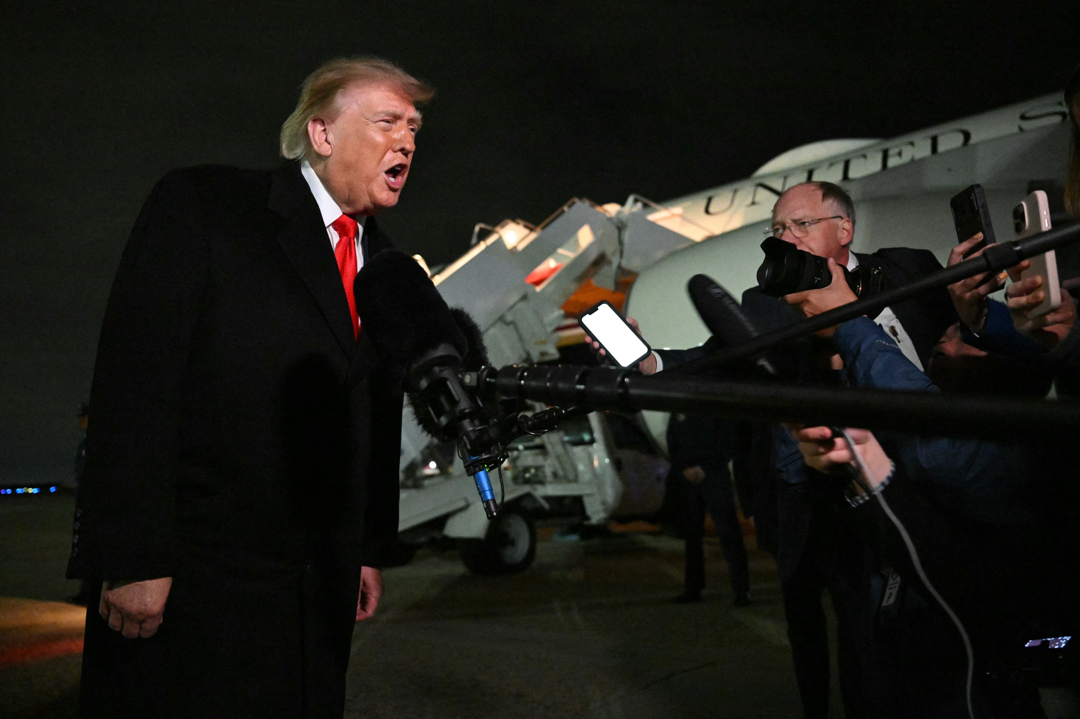 Donald Trump cere schimbarea președintelui Ucrainei: „A venit momentul ca Ucraina să aibă un nou președinte”