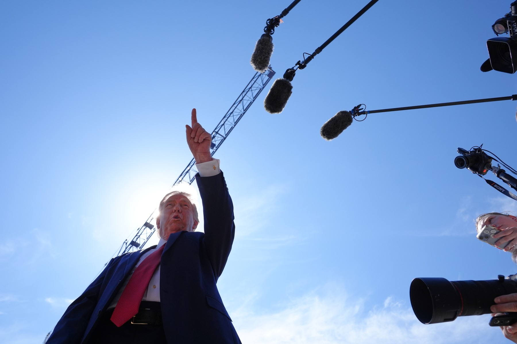 Departamentul de Justiție al SUA anchetează cinci televiziuni americane pentru suspendarea transmisiunilor despre Trump