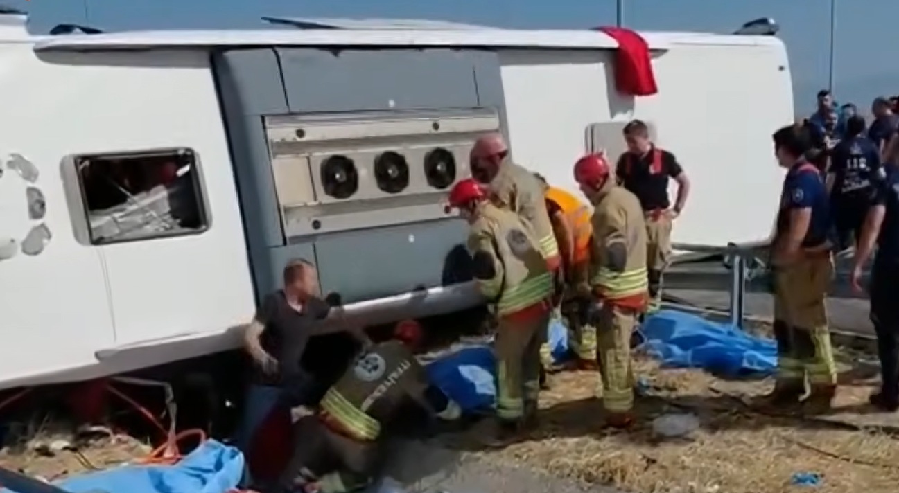 Tragedie în Turcia: 11 mori și 27 de răniți după coliziunea dintre un autocar turistic și un camion