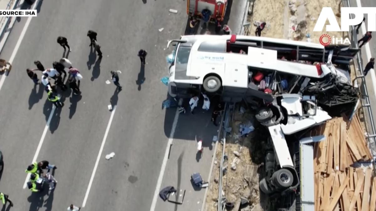 Tragedie în Turcia: Un accident de autocar între Bursa și Izmir a făcut 11 victime decedate