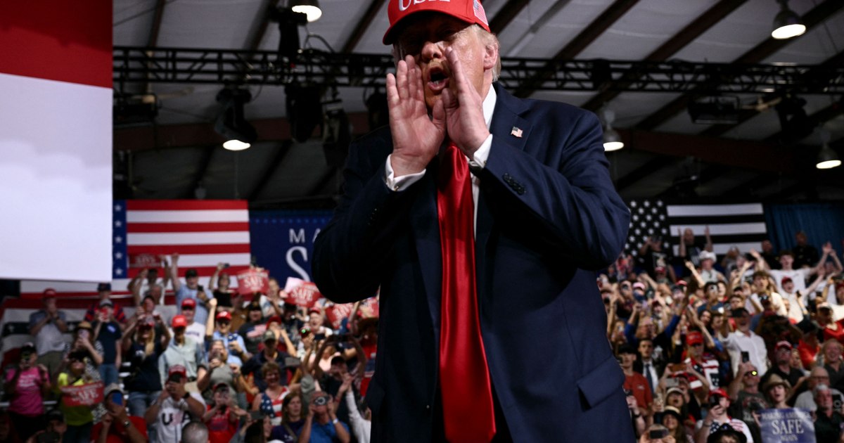 Donald Trump sugerează redenumirea Oceanului Pacific sau a Oceanului Atlantic