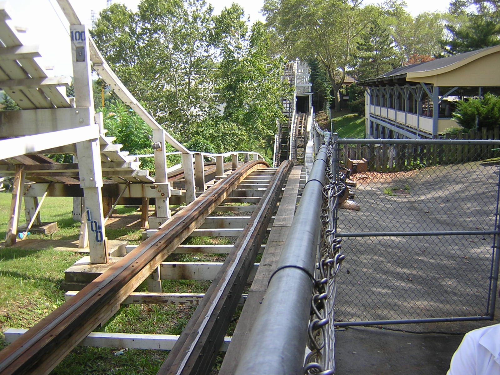 Parcul Six Flags închide definitiv roller coasterul X2 după investigații privind accidentări grave și decese