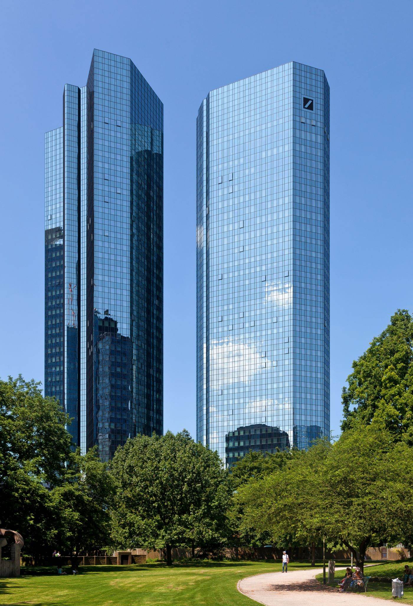 Șeful Deutsche Bank avertizează: Ascensiunea partidelor radicale pune în pericol investițiile în Germania