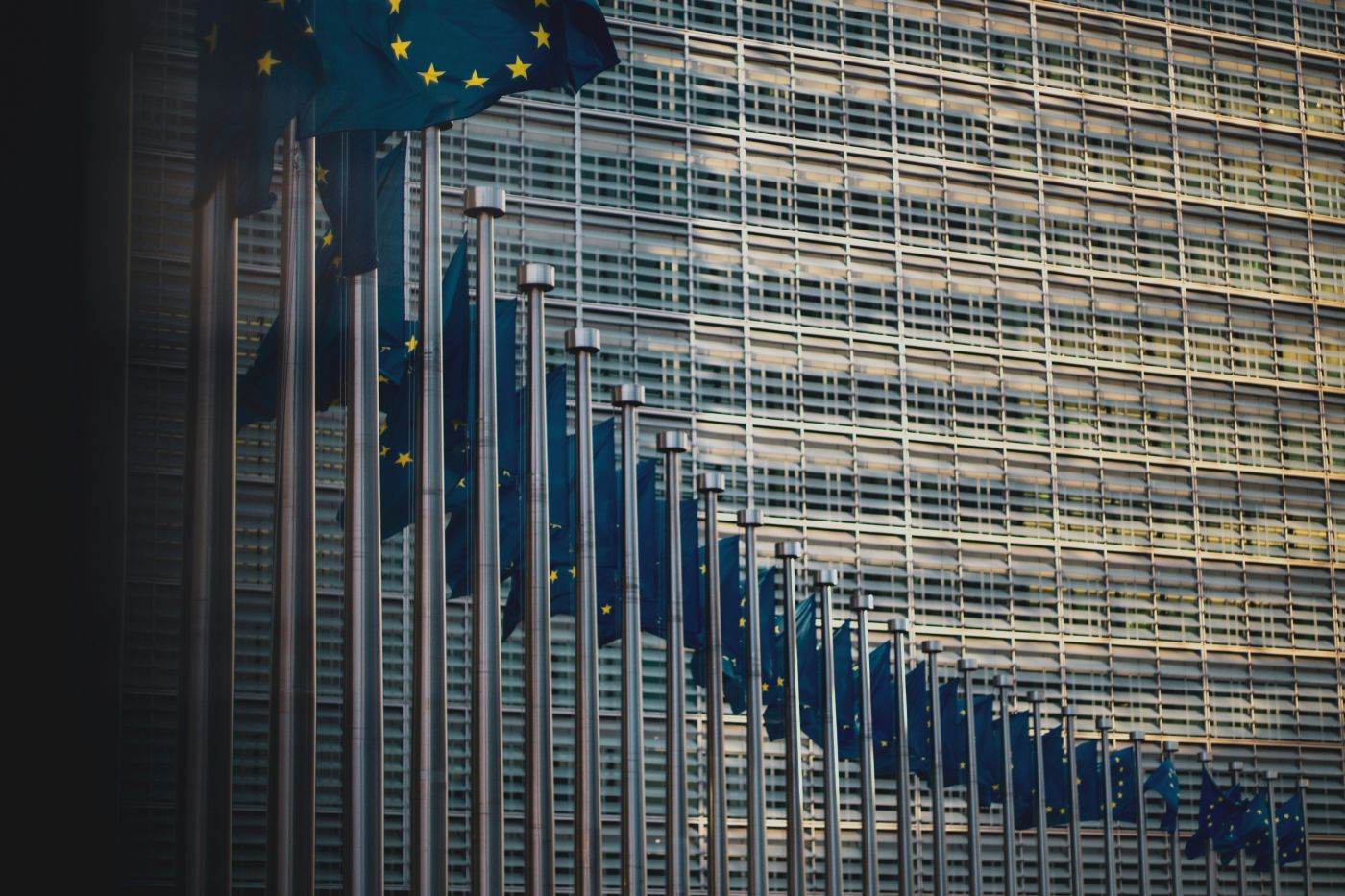 Uniunea Europeană impune noi sancțiuni împotriva a aproape 1.600 de persoane și entități legate de industria militară rusă