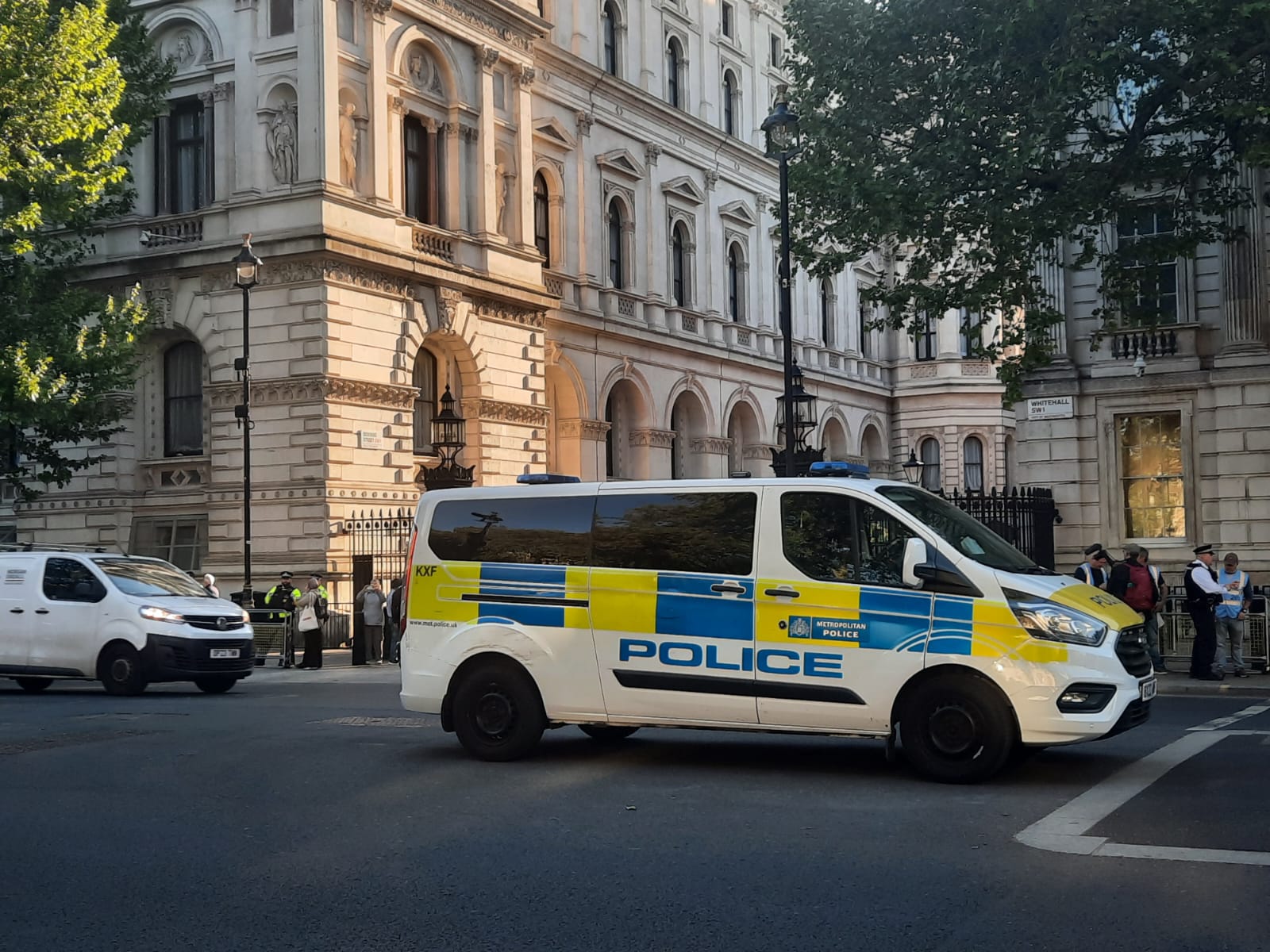 O grupare de români este acuzată că taxează exorbitant turiștii în zona Westminster Bridge din Londra