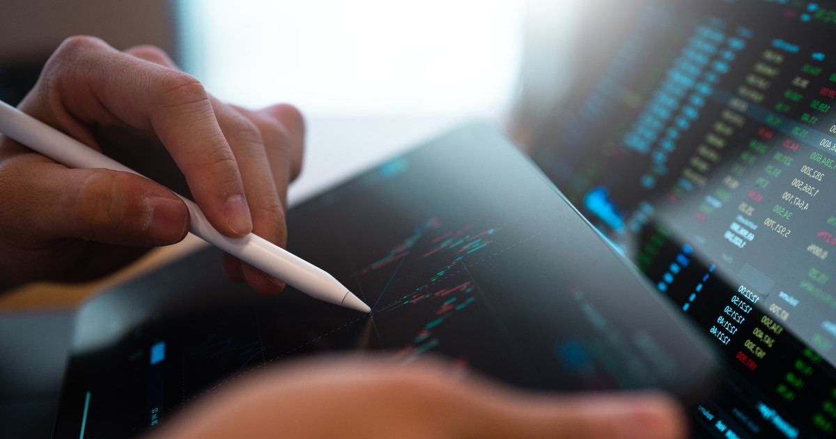 Economia globală sub presiune: Creșterea rezistentă este amenințată de datoria publică și inflație