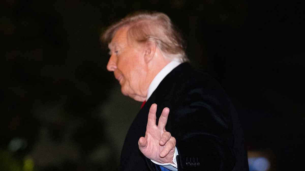 Senatori americani cer lui Trump să renunțe la achiziția de motorină rusească și îl avertizează cu încălcarea legii