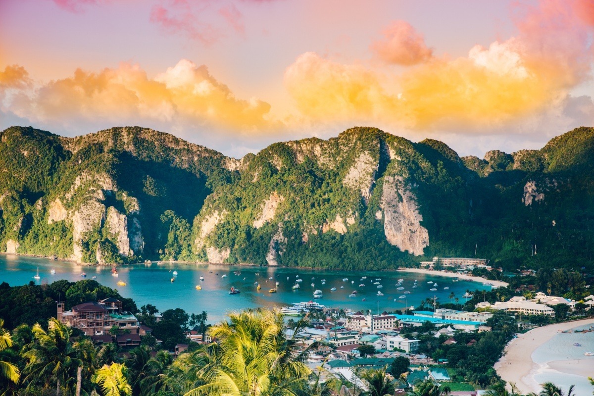 Thailanda ar putea introduce taxe pentru turiști: 30 de dolari la plecare și taxe pentru sosire