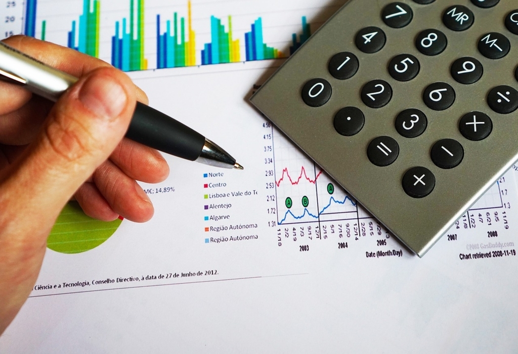 Agenția Fitch avertizează că Franța ar putea suferi o degradare a ratingului de credit din cauza datoriei publice