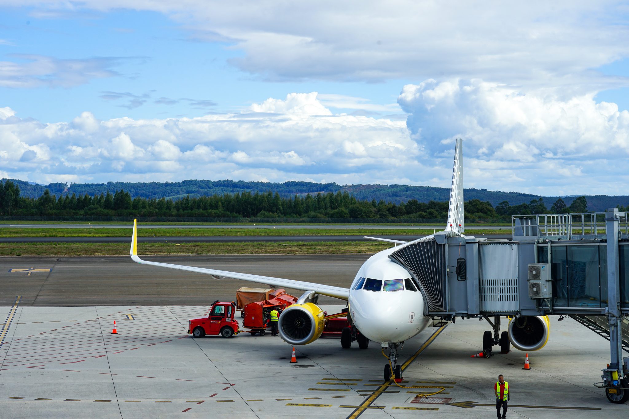 Stare de urgență pe un zbor către Portugalia: un avion a fost forțat să se întoarcă din cauza unui geam fisurat