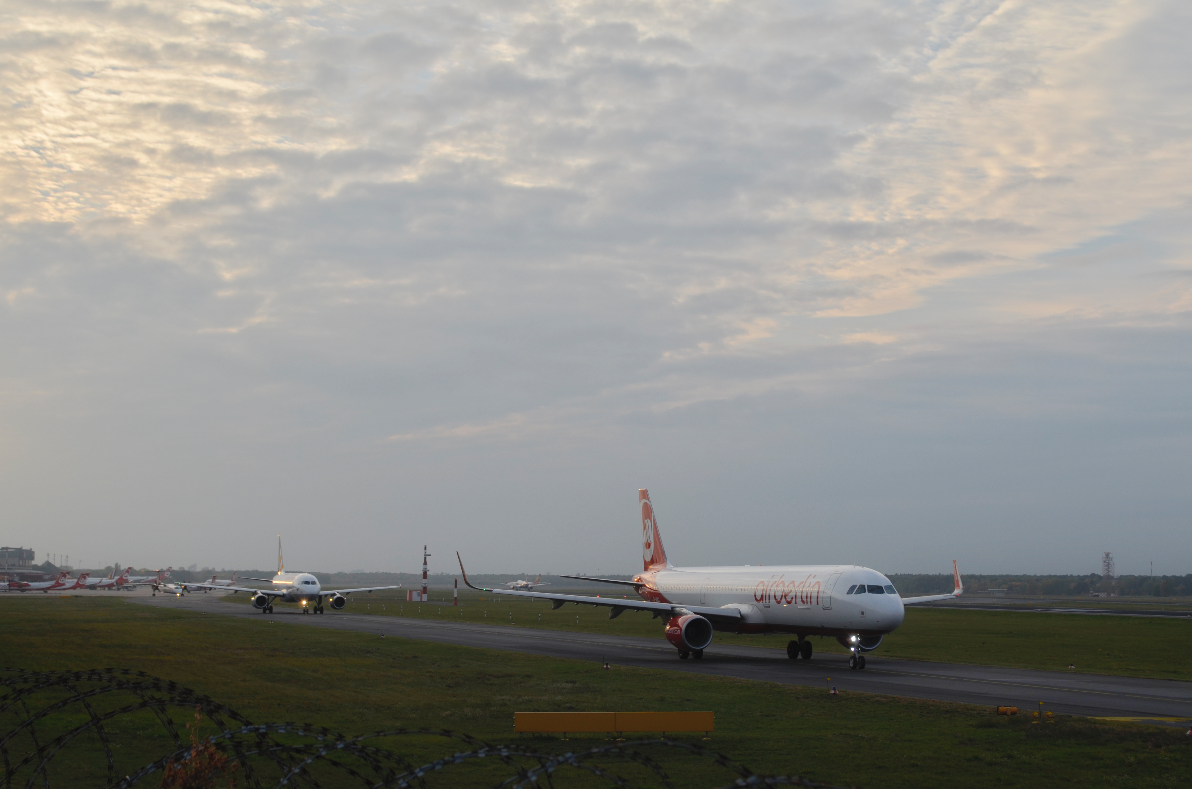 Trafic aerian suspendat la aeroportul din Nürnberg după semnalări cu drone