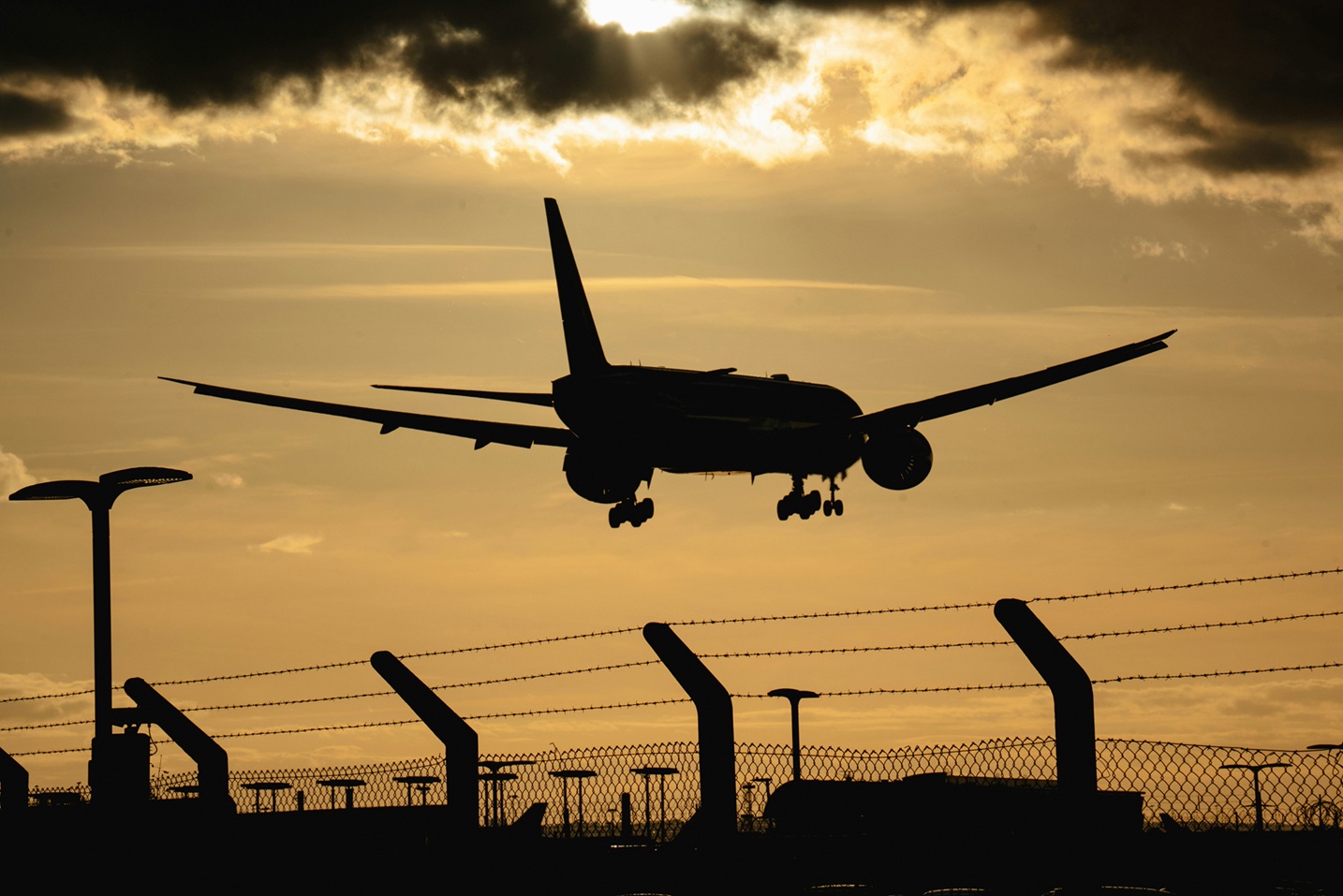 Alertă de deturnare în Germania: un avion de pasageri a declanșat intervenția avioanelor de luptă