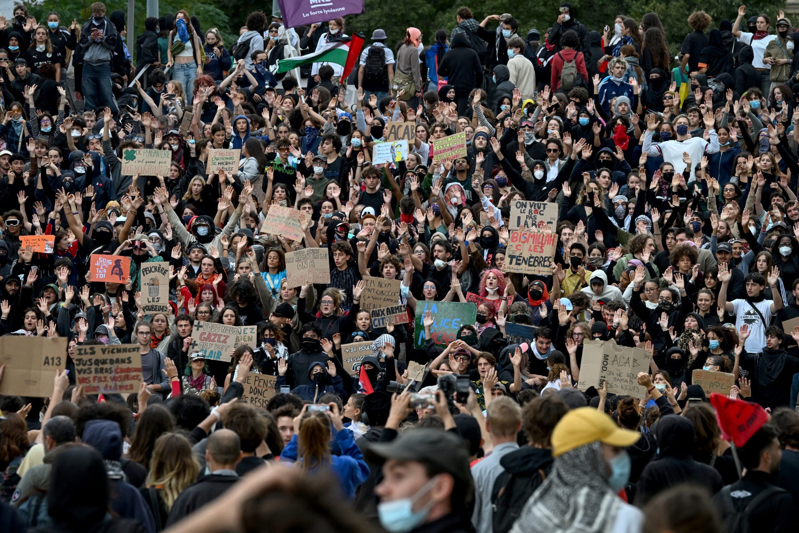 Proteste masive în Franța: aproximativ 480.000 de elevi au manifestat pentru îmbunătățirea educației