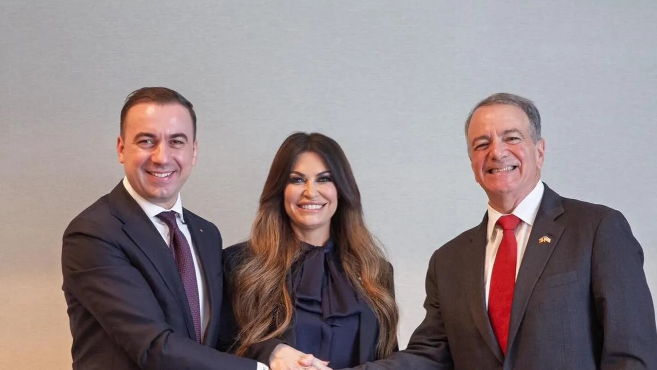 Kimberly Guilfoyle anunță demisia din funcția de ambasador al SUA în Grecia în urma unor acuzații