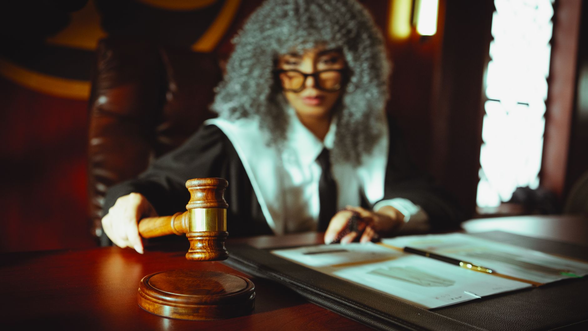 Fraudă masivă în California: 12 persoane sunt acuzate că au furat milioane de dolari din fondurile federale