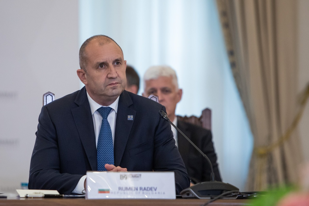 Critici la adresa premierului Rumen Radev după convocarea ambasadorului Rusiei în urma atacurilor asupra navelor