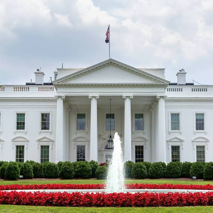 Judecătorul Timothy Kelly permite accesul CNN, MSNBC și Politico la Casa Albă pe durata procesului